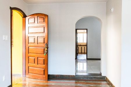 Sala de casa para alugar com 3 quartos, 220m² em Jaraguá , Belo Horizonte