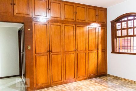 Casa para alugar com 220m², 3 quartos e 2 vagas Casa para alugar com 220m², 3 quartos e 2 vagasSuíte