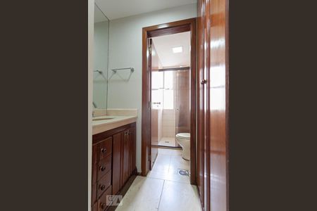 Banheiro social de apartamento à venda com 2 quartos, 103m² em Savassi, Belo Horizonte