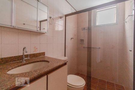 Banheiro de apartamento para alugar com 2 quartos, 60m² em Parque Tomas Saraiva, São Paulo