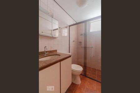 Banheiro de apartamento para alugar com 2 quartos, 60m² em Parque Tomas Saraiva, São Paulo