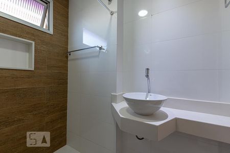 Banheiro Social de apartamento para alugar com 2 quartos, 65m² em Largo do Barradas, Niterói