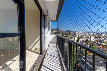 Apartamento à venda com 69m², 2 quartos e 1 vaga Apartamento à venda com 69m², 2 quartos e 1 vagaVaranda