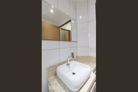 Banheiro de apartamento à venda com 2 quartos, 48m² em Vila Bela Vista (zona Norte), São Paulo