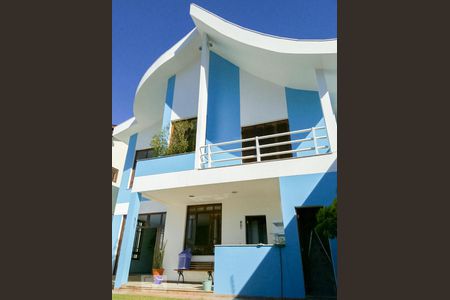 Casa à venda com 293m², 4 quartos e 4 vagasFachada