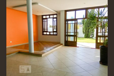 Casa à venda com 293m², 4 quartos e 4 vagasSala