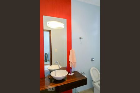 Casa à venda com 293m², 4 quartos e 4 vagasBanheiro