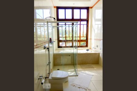 Casa à venda com 293m², 4 quartos e 4 vagasBanheiro