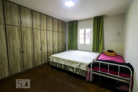 Casa à venda com 338m², 3 quartos e 5 vagasDormitório 2