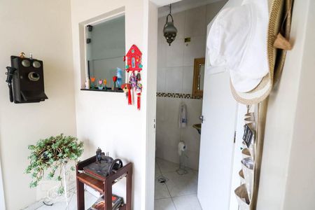 Casa à venda com 338m², 3 quartos e 5 vagasÁrea entre a cozinha e Área de Serviço