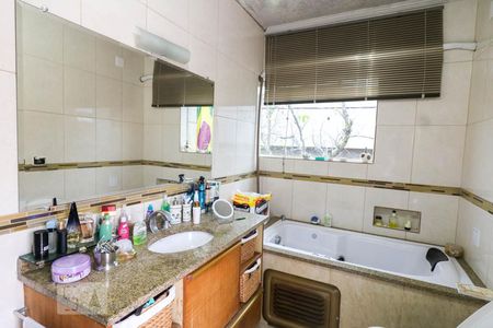 Casa à venda com 338m², 3 quartos e 5 vagasBanheiro da Suite 