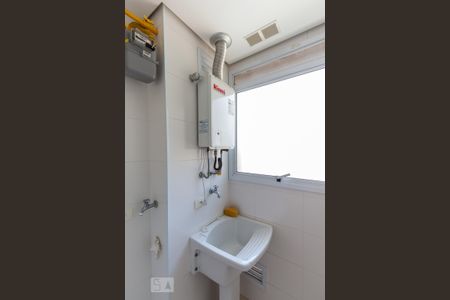 Área de serviço de apartamento para alugar com 2 quartos, 75m² em Vila Suzana, São Paulo