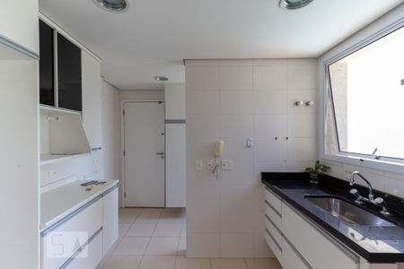 Cozinha de apartamento para alugar com 2 quartos, 75m² em Vila Suzana, São Paulo