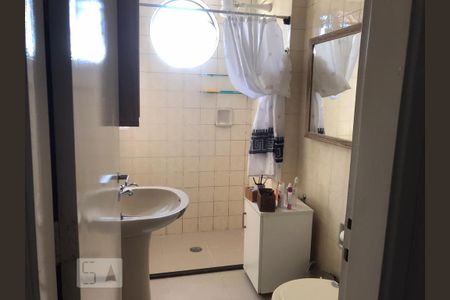 Banheiro de apartamento para alugar com 1 quarto, 48m² em Vila Brasílio Machado, São Paulo