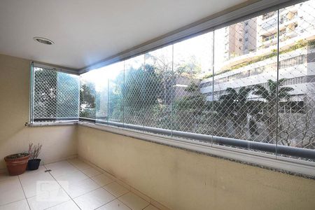 Varanda de apartamento à venda com 2 quartos, 84m² em Vila Andrade, São Paulo