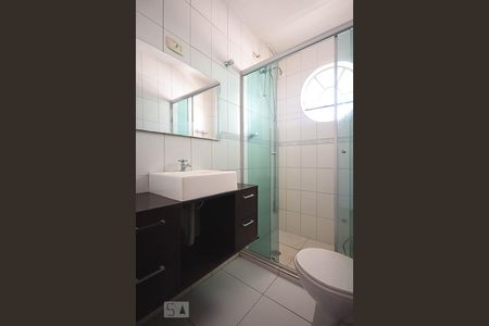 Banheiro de casa para alugar com 2 quartos, 125m² em Jardim Monte Kemel, São Paulo
