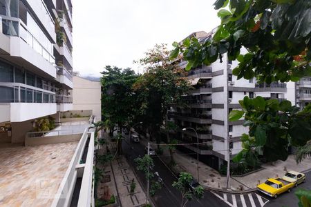 Vista da sacada de apartamento à venda com 2 quartos, 70m² em Leblon, Rio de Janeiro