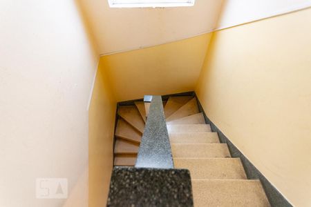 Apartamento à venda com 70m², 2 quartos e sem vagaEscada