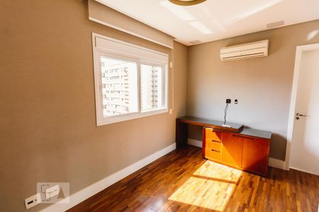 Apartamento à venda com 246m², 3 quartos e 5 vagasQuarto 02