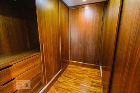 Apartamento à venda com 246m², 3 quartos e 5 vagasQuarto 03 Closet