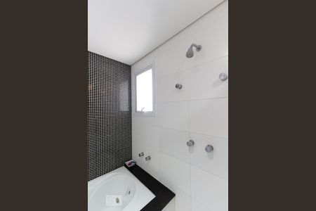 Apartamento para alugar com 253m², 4 quartos e 4 vagas Apartamento para alugar com 253m², 4 quartos e 4 vagasBanheiro da suíte 1