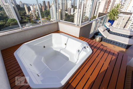 Apartamento para alugar com 253m², 4 quartos e 4 vagas Apartamento para alugar com 253m², 4 quartos e 4 vagasJacuzzi