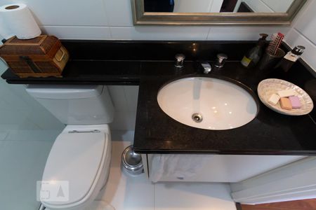 Apartamento para alugar com 253m², 4 quartos e 4 vagas Apartamento para alugar com 253m², 4 quartos e 4 vagasBanheiro do escritório