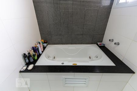 Apartamento para alugar com 253m², 4 quartos e 4 vagas Apartamento para alugar com 253m², 4 quartos e 4 vagasBanheiro da suíte 1