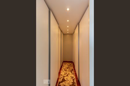 Apartamento para alugar com 253m², 4 quartos e 4 vagas Apartamento para alugar com 253m², 4 quartos e 4 vagasCloset da suíte 1