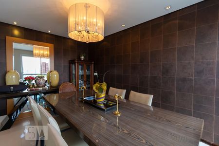 Apartamento para alugar com 253m², 4 quartos e 4 vagas Apartamento para alugar com 253m², 4 quartos e 4 vagasSala de jantar