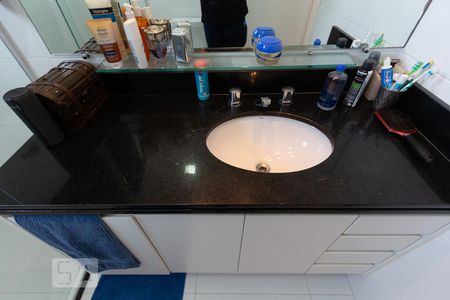 Apartamento para alugar com 253m², 4 quartos e 4 vagas Apartamento para alugar com 253m², 4 quartos e 4 vagasBanheiro da suíte 2