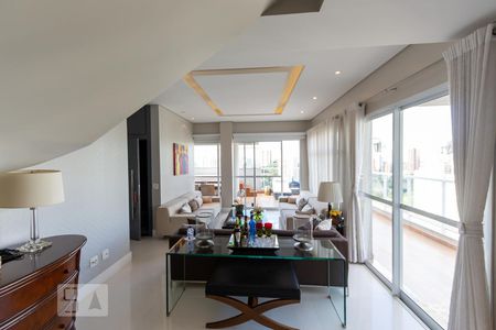 Apartamento para alugar com 253m², 4 quartos e 4 vagas Apartamento para alugar com 253m², 4 quartos e 4 vagasSala