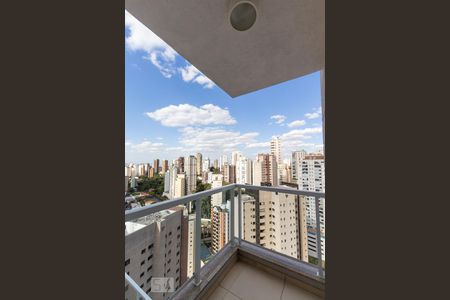 Apartamento para alugar com 253m², 4 quartos e 4 vagas Apartamento para alugar com 253m², 4 quartos e 4 vagasVaranda da sala de tv