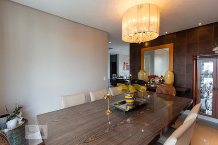 Apartamento para alugar com 253m², 4 quartos e 4 vagas Apartamento para alugar com 253m², 4 quartos e 4 vagasSala de jantar