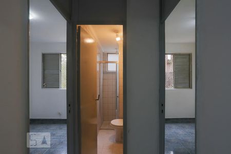 Corredor de apartamento para alugar com 2 quartos, 59m² em Vila Monumento, São Paulo