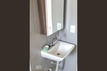 Banheiro de apartamento à venda com 1 quarto, 55m² em Centro, Campinas