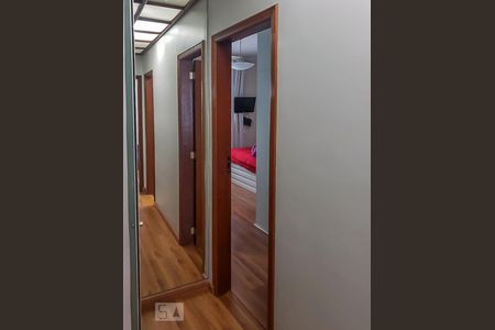 Corredor dos cômodos de apartamento para alugar com 2 quartos, 264m² em Ramos, Rio de Janeiro