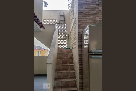 Apartamento para alugar com 264m², 2 quartos e sem vagaEscada para o terraço aberto