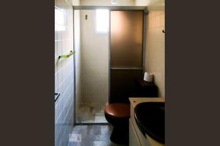 Banheiro de apartamento à venda com 2 quartos, 58m² em Vila Buarque, São Paulo