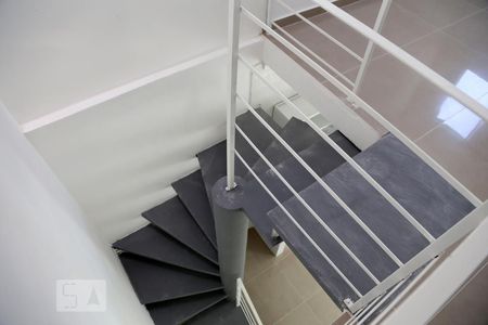Escada de casa para alugar com 1 quarto, 35m² em Parque Pinheiros, Taboão da Serra