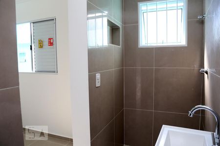 Banheiro de casa para alugar com 1 quarto, 35m² em Parque Pinheiros, Taboão da Serra