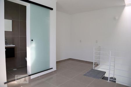 Quarto de casa para alugar com 1 quarto, 35m² em Parque Pinheiros, Taboão da Serra