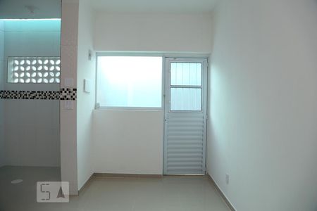 Entrada de kitnet/studio para alugar com 1 quarto, 35m² em Parque Pinheiros, Taboão da Serra