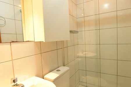 Banheiro de apartamento para alugar com 1 quarto, 26m² em Asa Norte, Brasília