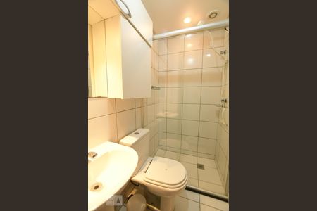 Banheiro de apartamento para alugar com 1 quarto, 26m² em Asa Norte, Brasília