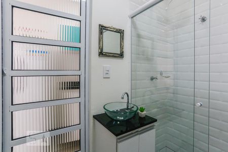 Banheiro de kitnet/studio para alugar com 1 quarto, 20m² em Vila Mariana, São Paulo