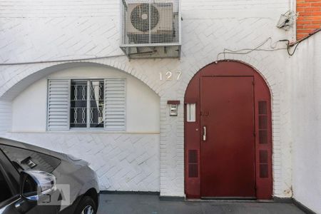 Studio para alugar com 20m², 1 quarto e 1 vaga Studio para alugar com 20m², 1 quarto e 1 vagaPorta de Entrada