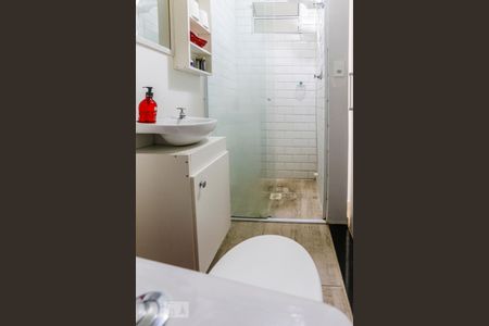 Banheiro de kitnet/studio para alugar com 1 quarto, 20m² em Vila Mariana, São Paulo