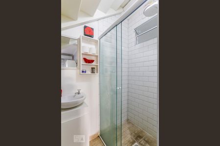 Banheiro de kitnet/studio para alugar com 1 quarto, 20m² em Vila Mariana, São Paulo
