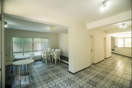 Apartamento para alugar com 50m², 2 quartos e 1 vaga Apartamento para alugar com 50m², 2 quartos e 1 vagaÁrea comum - Salão de festas